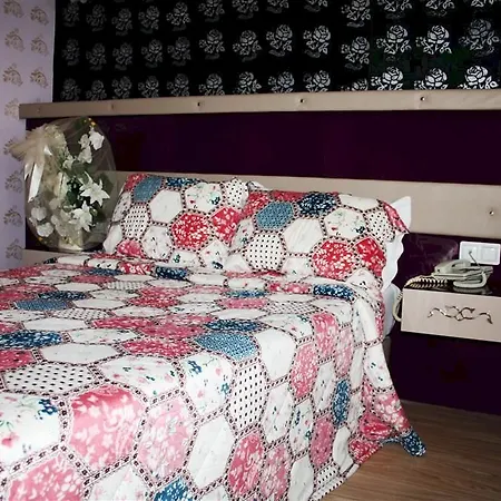 Rozz 1 Hotel