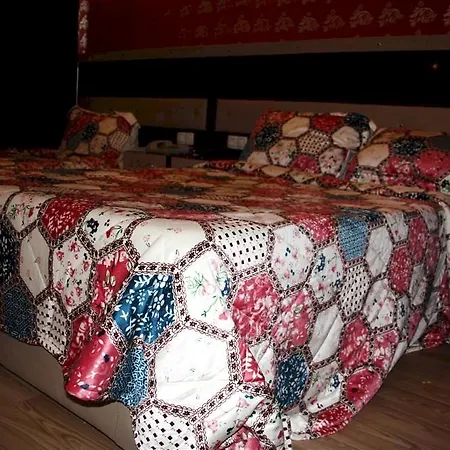 Rozz 1 Hotel 2*